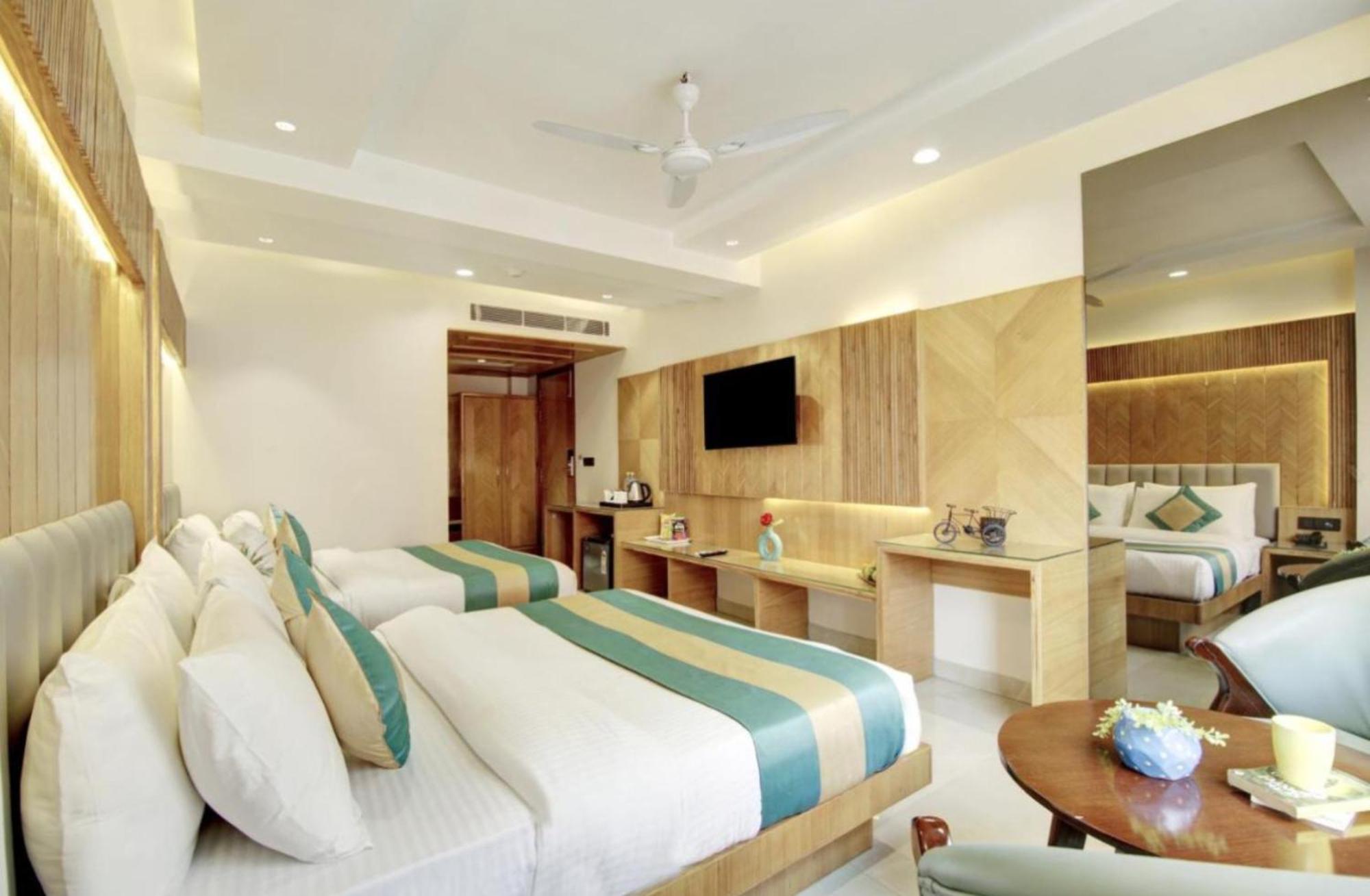 Hotel Platinum With Free Pickup-Delhi Airport Nuova Delhi Esterno foto