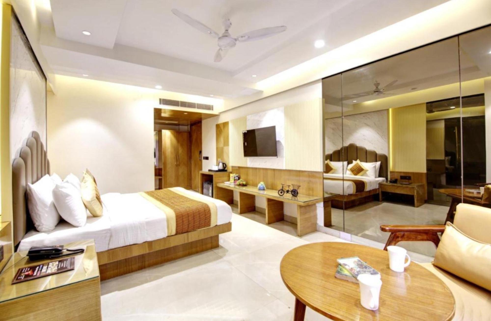 Hotel Platinum With Free Pickup-Delhi Airport Nuova Delhi Esterno foto